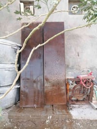 ميز الطول ٢  متر العرض ٥٠ جديد غير مستخدم يحتاج صبغ العدد ١٠ بغداد ٠٧٧...