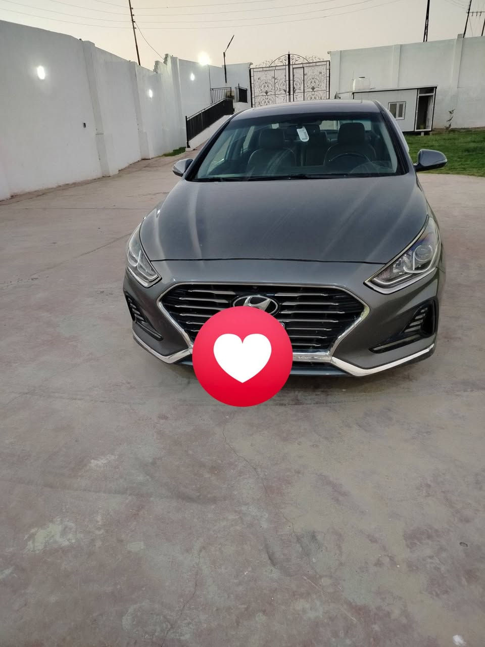 سوناته 2018 وارد مريكي كامل موصفات كلين الضر طخه جملق وبنيد صبق بدون دواخل السعر 135 وبيه مجال شي قليل 
***********

