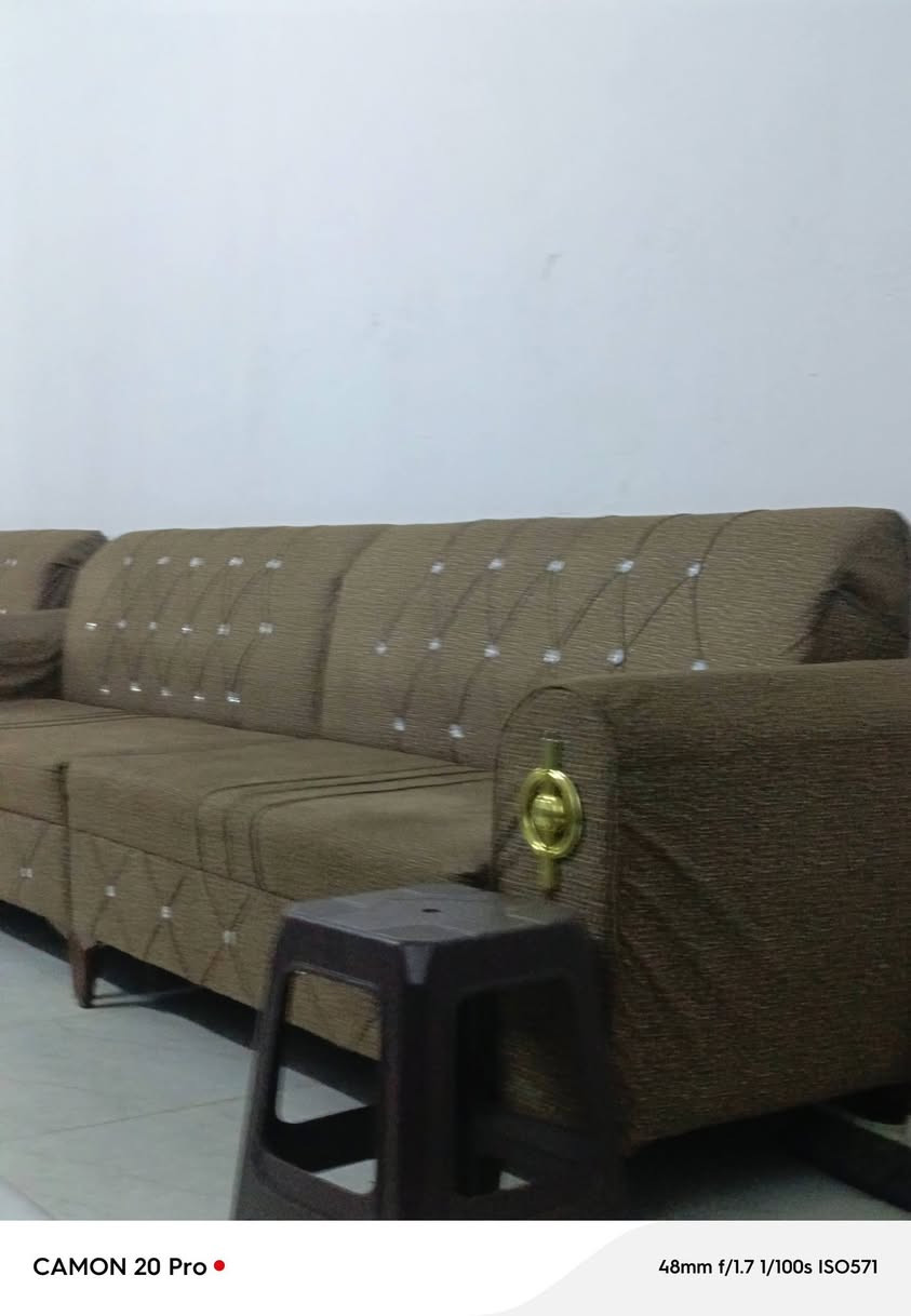 للبيع تخم 20 مقعد مستخدم اقل الشهر  السعر 800 وبي مجال قليل واسط شيخ سعد  ‏‪***********‬‏
