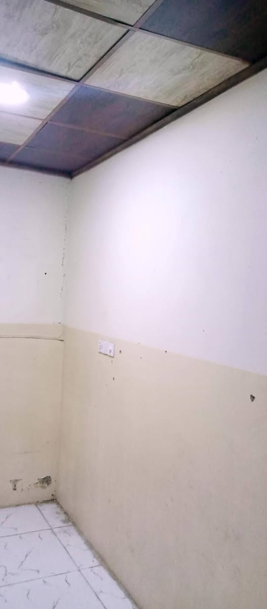 دار للايجار في حي الكرامة طابق ونص / غرفة نوم (2) / استقبال / هول / مطبخ / حمام /مرافق/ مخزن / ارضيات بورسلين / جدران سيراميك / سقف ثانوي /خط مولده /الموقع حي الكرامه 18 شارع المركز قرب حلاقة بسولي / فرع الخضروات بدل الايجار 250
للتواصل
                               ***********
 غير متواجد على الفيس
