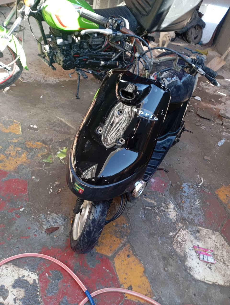 قره الكتابه وطب للمنشور سلام عليكم دراجه بطه للبيع دراجه نضيفه بس صالي شهرين تاركه طافيه دراجه غرضه كله كامله كله من ال أ لل يشكو شي مامشدود موجود شوف الصوره قبل لافصخه موجوده شوف نصبته سعر 100وبيه مجال حك الجيه هاذه رقمي ***********
