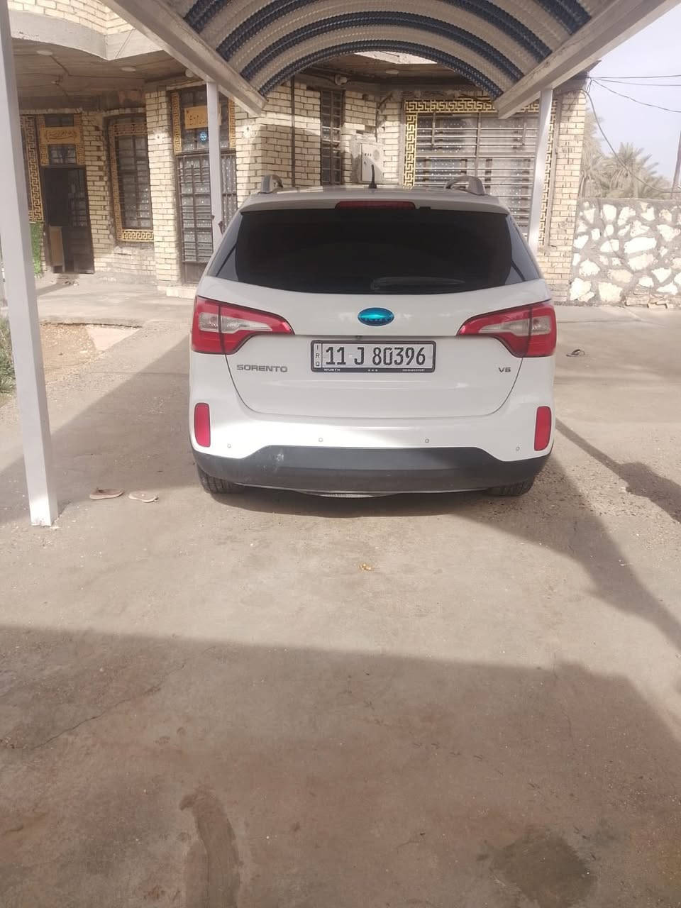 سلام عليكم.                                                                     

للبيع سورنتو 2014 كويتي فول موصفات 
كفاله عدى ربع البنيد اليمن والباقي كفالة عامة من صبغ صربه معجون 
رقم انكليزي سنويه ل 28
سيارة مشايه 125
محرك سته سلندر 
فور ويل
بصمة 
تحكم ستيرن جهتين 
شاشة لمس
اشاير مري 
مري شفط 
دخول ذكي 
داخل قرمدي 
بنرامه 
ويل كروم 5
حساسات امامي خلفي 

السعر 198 وبيه مجال 

‭0772 441 3349‬
