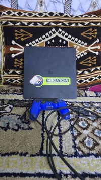 بلي فور سليم للبيع نظيف مع جويستك وكيبلات بدون كارتونه ب 200 وبيه مجال...