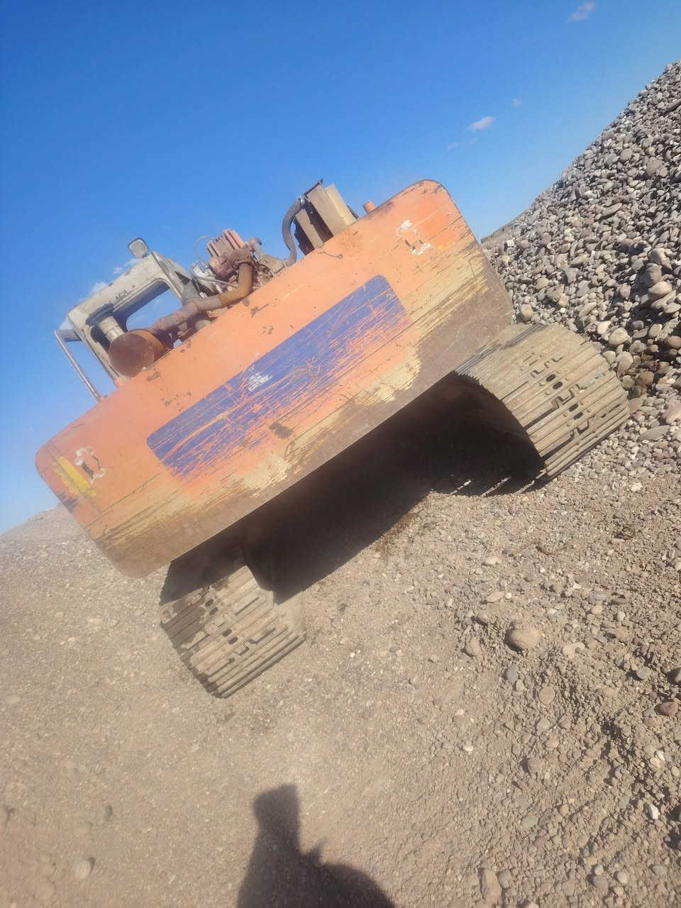 السلام عليكم للبيع حفاره فيات هيتاشي حجم ٢٠٠ موديل ١٩٩٧ منفيس محرك شرط ما ينقص كيله جديده مضخات خير من الله زناجيل كله جديد السعر ١١٠ معه مجال الاستفسار *********** صلاح الدين الشرقاط
