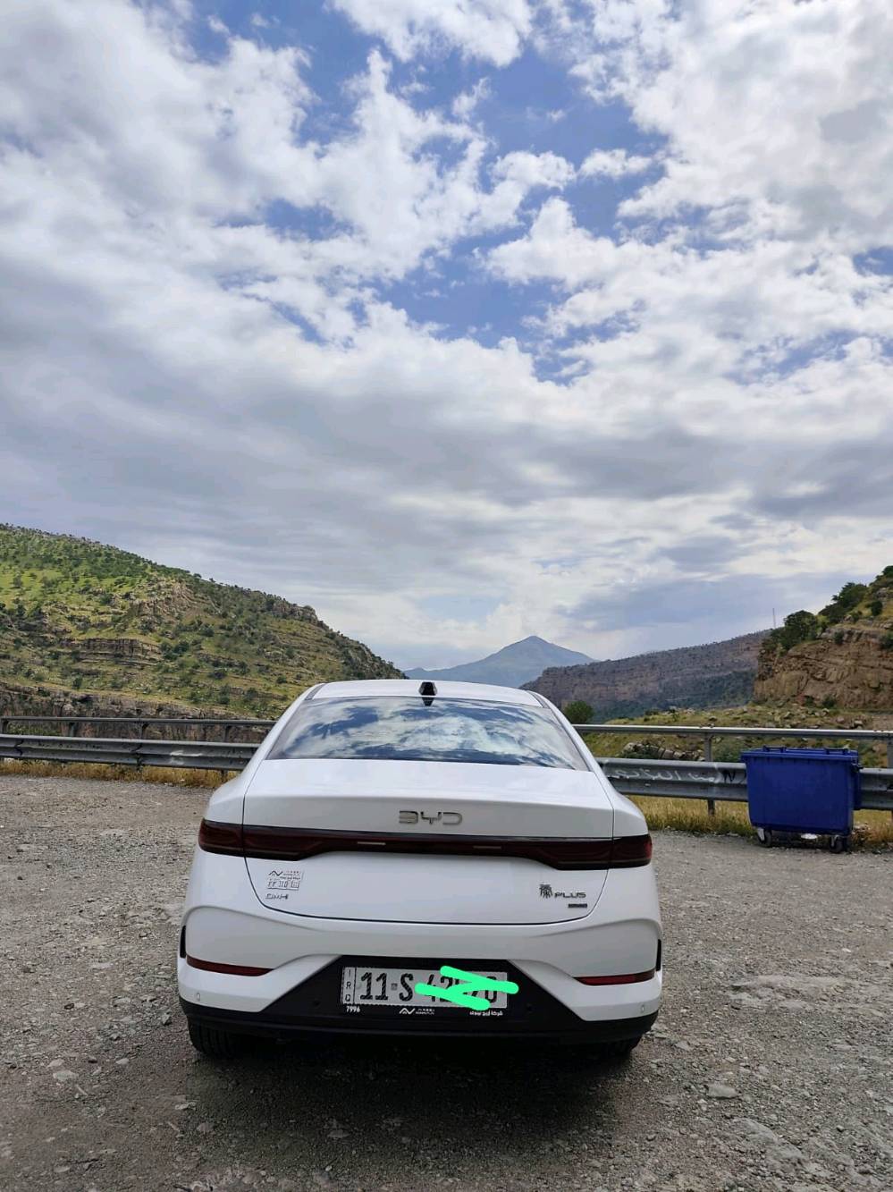 السلام عليكم.

BYD Ken Plus 2025

( السيارة فول مواصفات)

13 كامرة 
اوتو بارك 
قياده ذاتية 
مثبت سرعة 
فتحه سقف 
جام اوتو 4 
حساسات امامي خلفي 
كشن السايق كهرباء 
 
(مواصفات الفول معروفة مايحتاج اعدد بيهن بعد) 

بيها ملاحظة صغيرة بيها بارد بشفه البنيد فقط وباقي السيارة كفالة عامة 

(ماشية 5000كيلو ) 

السعر 23 مليون
رقم الهاتف ***********