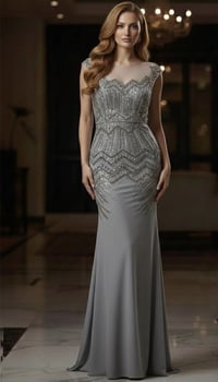 فستان فخم • شغل يدوي • قياس ٤٠-٤٢