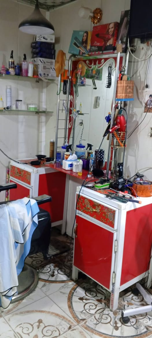 كومدي ثنين ومرايه السعر 150 *********** عمارة, ميسان
