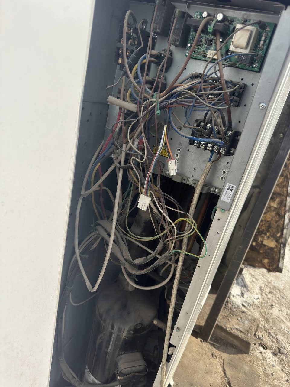 سلام  عليكم سبلت 3طن دبل مروحه توسوت فقط داخليه وخارجيه سعره 600   شراي يتصل مكاني بغداد ***********
