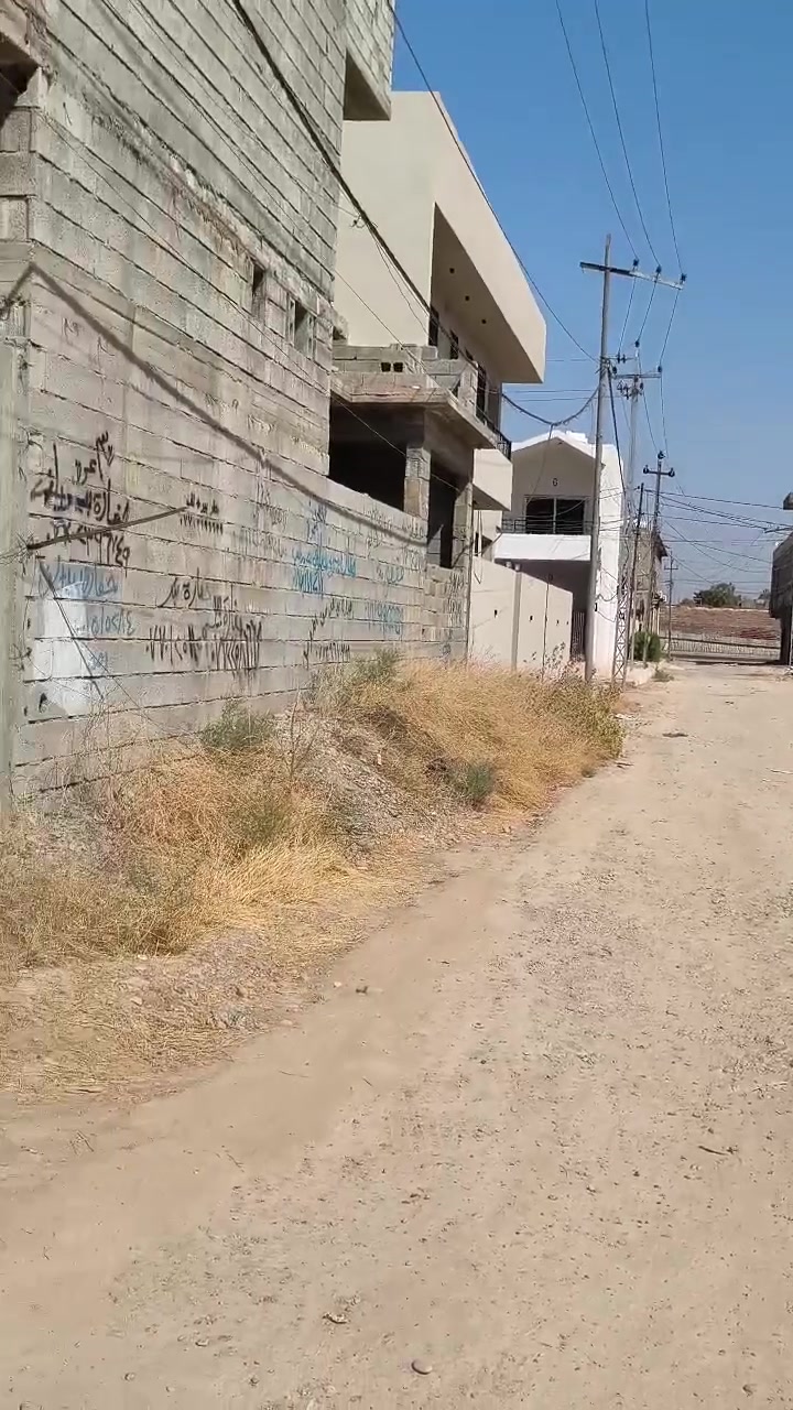 قطعه ارض للبيع قرب جسر معارض قريبه من شارع 200متر مي كهرباء كامل واصل منطقه حلوة مرتبه سعرها مناسب الشراي يتصل ***********
