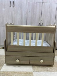 سرير طفل • دوشك • نظيف