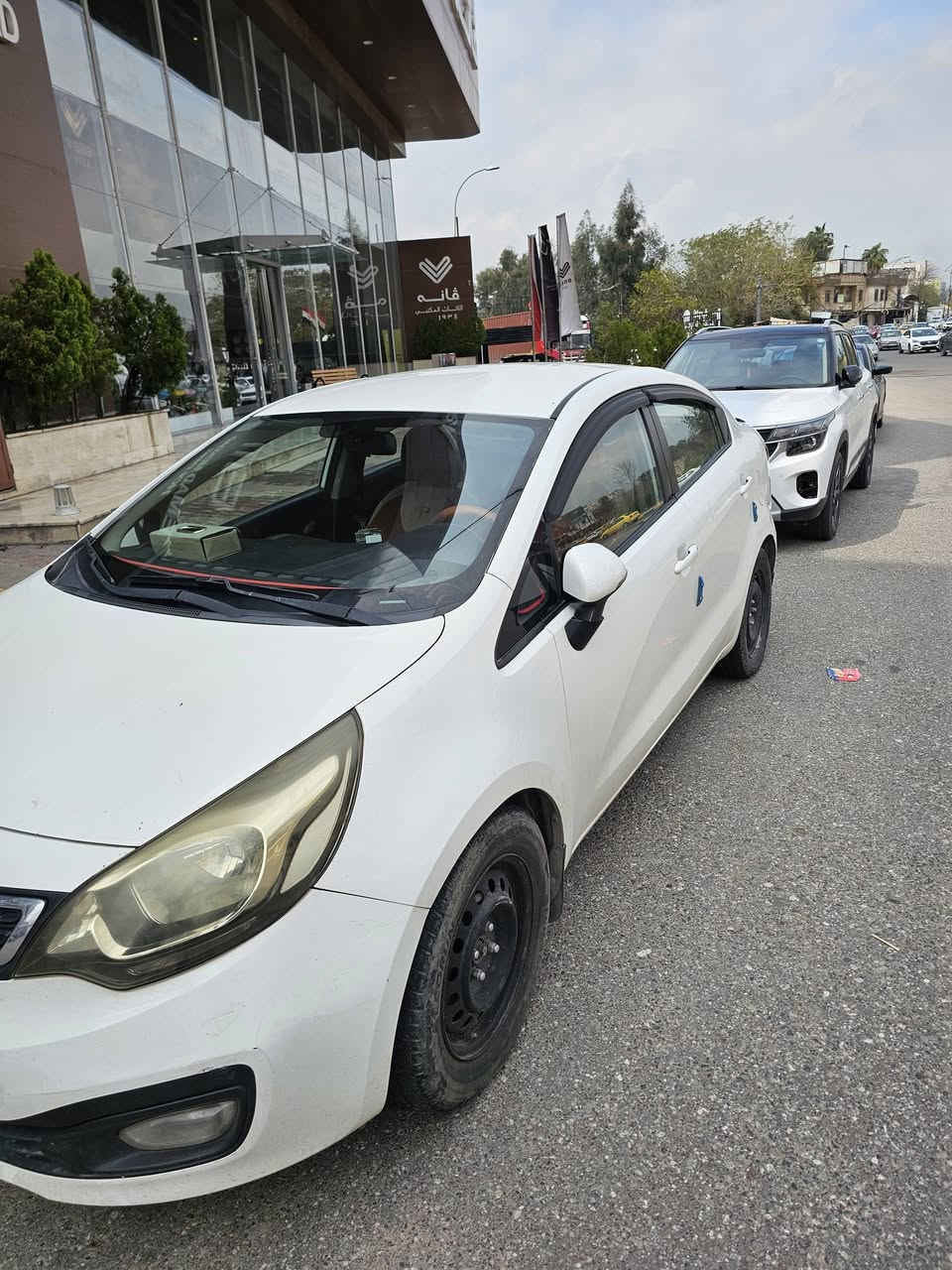 كيا ريو 2013 — خليجي
المحرك: 1.6 دوش 

رقم نينوى — دولي

كاربون بنزين

السنوية باسمي نهاية 28 

مواصفات فول كهربائي

كير أوتوماتيك

السيارة ضرر فقط  (دوسة)

بها صبغ بارد في مكان شبر واحد عند الباب الخلفي

بها رصعات كما هو موضح في السونار

السعر: 99 بيها مجال

للتواصل: ***********
