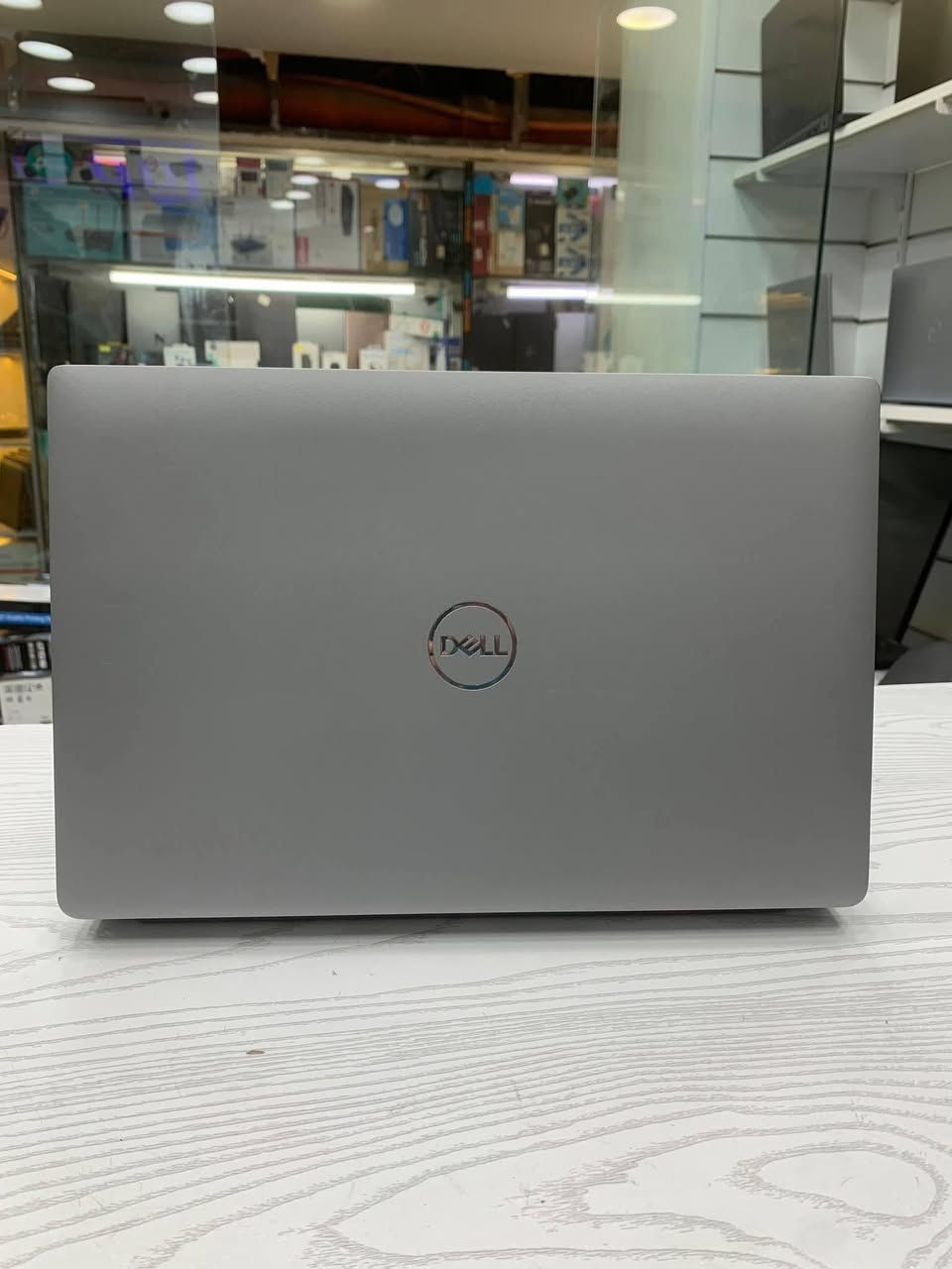 لابتوب Dell Latitude 5421 للبيع 
مناسب للأعمال المكتبية مثل Word وExcel وتصفح الإنترنت والعمل اليومي.
جيد للبرمجة وتطوير المواقع والتطبيقات الخفيفة إلى المتوسطة.
يشغل برامج التصميم مثل Adobe Photoshop و Canva بشكل جيد للمشاريع المتوسطة.
مناسب للمونتاج الخفيف بدقة 1080p على برامج مثل Adobe Premiere Pro.
Dell Latitude 5421
Core 5 11th H
8GB DDR4 RAM
256GB M2 SSD
14-inch 
السعر 425 الف
يوجد توصيل


**إذا كنت صاحب هذا الإعلان وتريد حذفه لأي سبب، رجاءا أرسل رسالة إلى الدعم الفني**