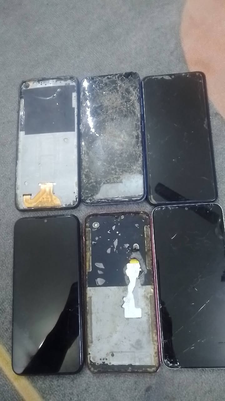 السلام عليكم للبيع بوردات أبيع فحم
السعر150العنوان بغداد مدينه الصدر ***********
