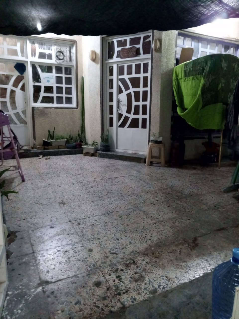 السلام عليكم بيت للبيع طابق ونص 125 متر كفائات السيديه شارع جنانه ***********
