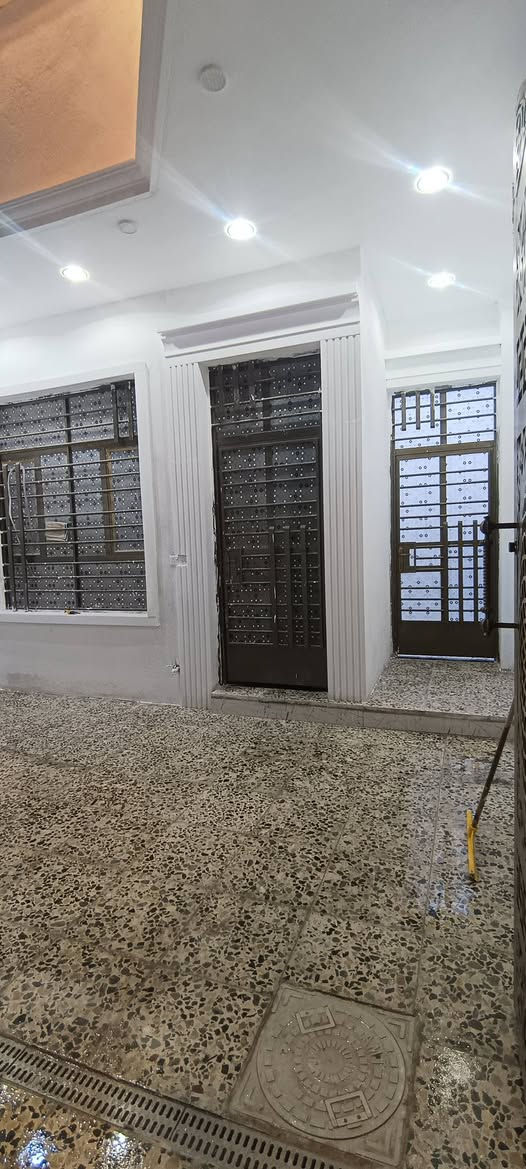 اسلام عليكم بيت 100 متر  زاراعي طابق واحد كامل بناء طابوك ولارضية رفت نهاية لاربع شوارع فرع الثاني للاتصال ***********
