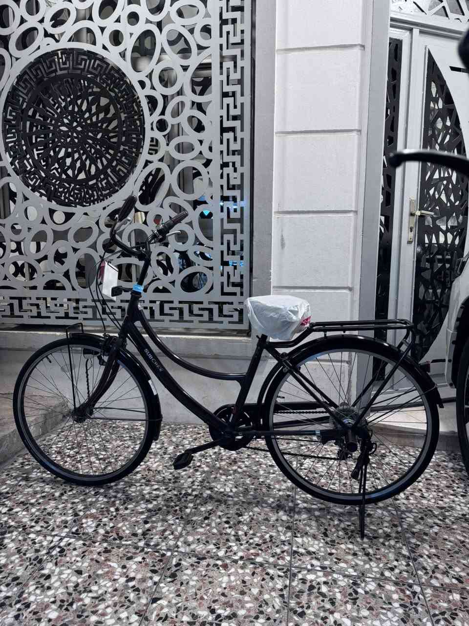 للبيع 
العنوان بغداد حي الجهاد 
رقم ***********
سعر 120وبي مجال 
بناتي سبعه نمر نضافه وجداده حساس
