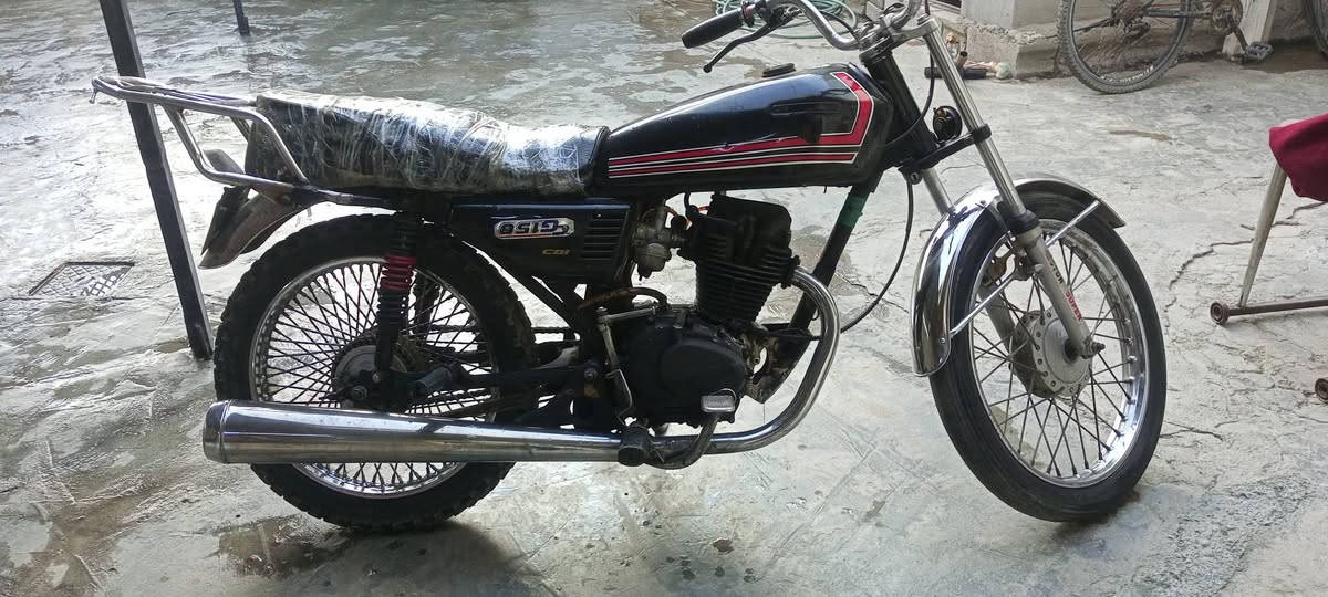 سلام عليكم دراجه للبيع نامه  2017 تعميره كلها جديد شاد شاصي رفيع محرك شرط لا صرف لا بخار دبلات امامي خلفي كلها شغاله سعره مناسب رقم180 موبايل
***********
