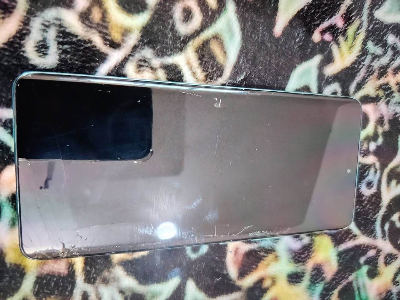 هونر 9 سي ذاكره 256غراضه كامله فقط بيه فطر بل كلاسه شاشته كلشي ما بيه ذاكره 256 عشوائيه 12+12 بطاريته 6600ملي انبير شاشه سوبر امولد كلشي شغال بيه ما مفتوح سعر ب٢٠٠ وبي مجال جدآ بسيط للشراي ***********هاذا رقمي وتساب فقط
