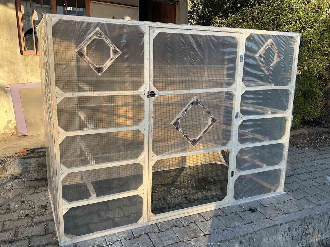 سلام عليكم 
شغل حسب طلب زبون مغلف لايلون 
قياسات 
ارتفاع150سم
النزال80سم
العرض 200سم
العنوان كركوك قرب جسر ولاده حي نور 
شغل جميع خانات كشوانيات ابراج ؏ طلب 
***********
