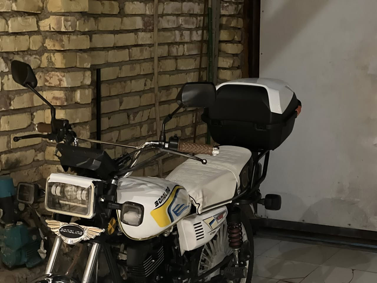 إسلام عليكم للبيع سونك سفانه موديل 2026 مكينه 200cc محرك عملاق كهربائيات كله شغال كل نقص مابيه دبل إشاره أشاير يمنه ويسره  مري بلاديه  شرط تجي وتفحص إذا مفتوح بيها برغي ترجع الدراجه هاذه رقمي *********** عنواني كربلاء قضاء الهنديه السعر 720الف وبيها مجال
