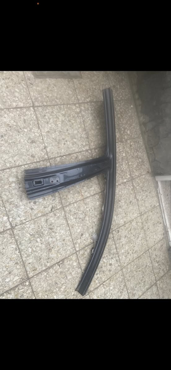 شباب عندي زوج لايتات كي فايف موديل 25اصلي امريكي لد اصفر وعندي غراض للبيع للاتصال على الرقم ***********
