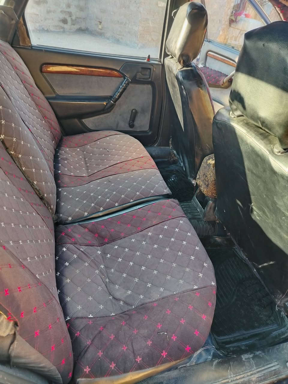 فكترا 18 
موديل 95
سنوية لل 30
محرك مجفت جديد
تخم تاير 
كهربائيات شغالة
دبلات صدر جديد 
تدفئة وتبريد
داخل وخارج نظيف 
محورة كابريتر ( يعني تخلص من سوالف الدوش )
رقم صاحب السيارة 
***********
***********
