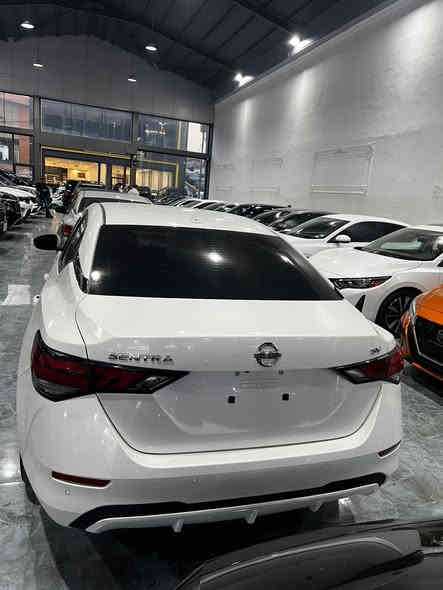 للبيع – نيسان سنترا 2023 SV 

رقم الشاصي: 3N1AB8CV7PY307060
الموديل: SV
المحرك: 2.0 بنزين – بدون تيربو
نظام الدفع: أمامي
ناقل الحركة: أوتوماتيك
اللون: أبيض
حالة السيارة: دخول جديد من أمريكا

الأضرار:
 • صبغ باب السائق
 • صبغ باب خلف السائق
 • تعديل بارد للچاملخ الخلفي
لا يوجد أي ضرر على الشاصي أو الميكانيك

الحالة الميكانيكية: محرك، گير، شاصي بحالة ممتازة
عداد المسافة: 22,687 كم فقط

المواصفات:
 • تشغيل بصمة
 • شاشة كبيرة
 • كاميرا رجوع
 • بلوتوث
 • تحكم مقود
 • أيرباغات كاملة
 • سيارة اقتصادية جداً وقليلة الصرف

للمعاينة والتواصل: ***********

⸻
