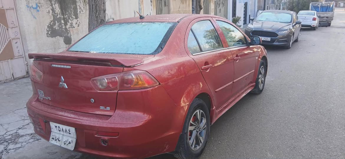 لانسەری قرش ڕەنگی مارۆنی مۆدیل ٢٠٠٨ سەنەوی بەسەرچووە یاک پارچەو پەڵەیەکی بۆیاخە دەعم و لێدراوی نییە ناوی نەگرتووە چوار تایەی تازەی لە ژێرە سلایدە چوار جام کارەبا گێڕ شەفتە گێڕ و مەکینە و کارەباییاتی بە شەرت تەبرید سارد و گەرم ئیشەکات
*********** السليمانية, العراق
