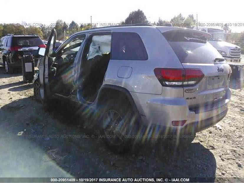 السلام عليكم 
جيب 2016   
شيروكي لمتد  فول
بيها ٥ قطع صبغ ابيعلك حزام علمود ما اتفاشل وياك   
ماشية٩٠ الف  
المواصفات فوول  :
محرك 3.6L  v6 
بانوراما فتحتين
اشاير بالمري
 ثلاث وضعيات قيادة 
ويل كب 
بصمه ابواب 
ستتم صوت رهيب مع دمام خلفي 
كشن السائق خزن ميموري
هيترات بالكشنات 
حساسات أمامية وخلفية 
توقف ذاتي عند الخطر  
لايت لد 
 كشافات لد 
قيادة ذاتيه مع كروس سرعة 
 شفتات بالستيرن مع تدفئة 
 تشغيل عن بعد 
 الصندوك شفط كهرباء
تخم تاير جديد 
جميع الكشنات كهرباء 
السعر ١٦٠٠٠ ومجال بسيط
اتصال او وتساب *********** بغداد
