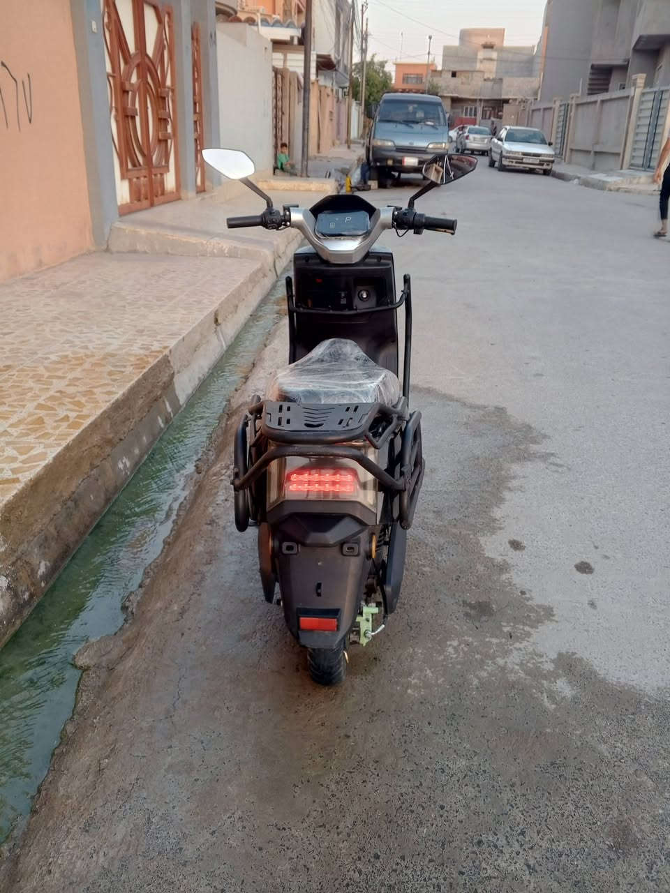 للبيع سعر 700السلام عليكم 
ماطور شحن اوبامه ادراكون ☑️
شركه HlS☑️
ماطور على وضع الشركه مابي اي جلخ💯☑️
6بطاريات 32امبير☑️
ملف1000اقتصادي حقيقي ☑️
سرعه80☑️
4سرع☑️
وبي نضام R البك☑️
لايت عدسه عالي ناصي☑️
 
ماطور انطيكيا شرط على فحص💯☑️
العنوان. حي المزارع مقابل مستشفى السلام 
رقم الهاتف. ***********
متواجد على الفيس هم
