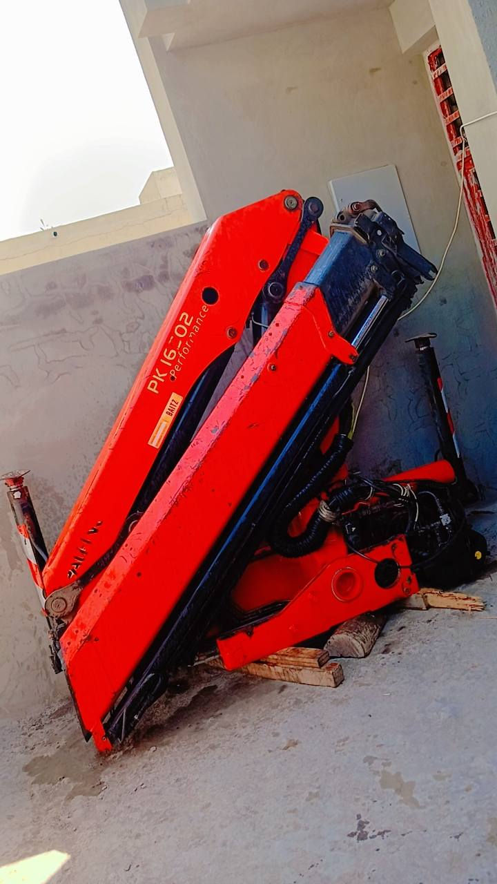 سلام عليكم...جهاز كرين للبيع نوع بافنجر مديل 2005 جديد مكفول كفاله عامه 3سلايت هيدروليك 5800طن الحجم 16.5 رجلين قلاب رجل طلقتين مع المضخه مالته للستفسار الاتصال على الارقام:***********\***********
