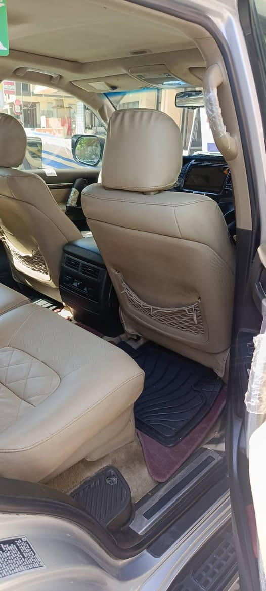 سلام عليكم من رخصة مدير الكروب لاندكروز موديل 11ستينيه بيه رش أربعة قطع اثر جراد والكصه والفيديو موجود قبل الرش  بدون حادث سعر280مراوس فقط تاهو أوباما أو بيكب امريكي رقم بغدادالاتصال***********
