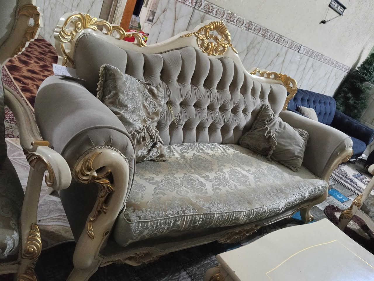 تخم ملكي 9 مقاعد مع طبله وسطيه نضيف جدا مكاني بغداد ***********
