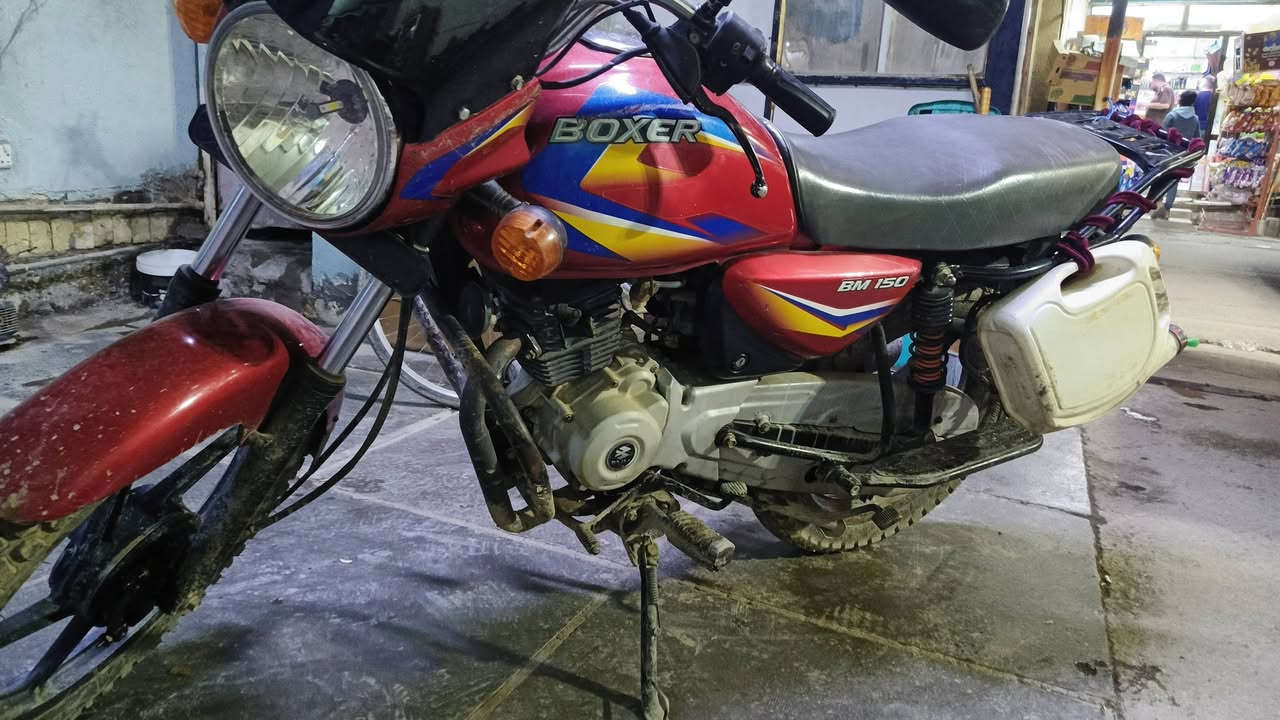 السلام عليكم دراجه بوكسر موديل 20دراجه نضيفه مكينه جديد  بلادي. أوراق مابيه  منفيس فقط السعر700وبيه مجال بسبط مكاني بغداد الزغفرانيه ***********
