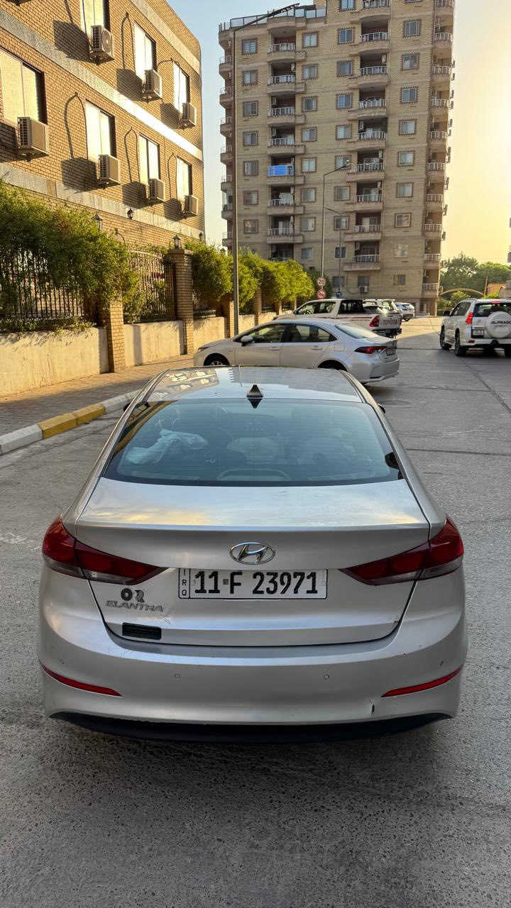 السلام عليكم هونداي الانترا موديل2018 وراد امريكي حادثها جاملغ الخلفي وصور موجوده بدون ايرباك محرك 2000دوش 
مكان كراده 
سعر:138 وبيها مجال للشراي 
اتصال:***********
