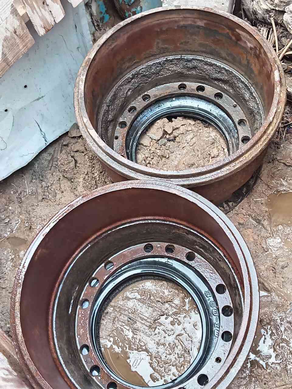 السلام عليكم للبيع طوس حجم ١٧ اثنين وبرماغ الماني مال أمامي وتانكي كاز ياخذ ٤٠٠لتر هووالقبق مالته وشكلات مال مقدم وبراغي مال سلاتات وويل قطع ومقدم مال تاته الاستفسار اكثر الاتصال على الرقم *********** رجاء المايعجبه المنشر والموشراي لاخابر رجاء رجاء المكان النجف قضاء ابو صخير  منطقة المالحه
