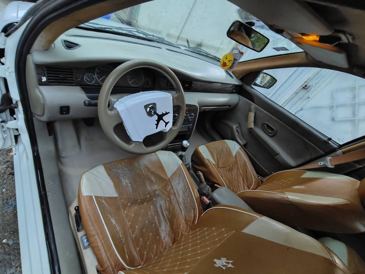 السلام عليكم
سمند سورن موديل 11
السياره ضربتها خشم الجاملق الايسر مثل ماموضح بصور
السياره جاهزه تبريد مكينه كير حداديه الغرفه شوف عينك

رقم بصره دولي 

راعيها يريد تحويل 
السعر المطلوب 37
