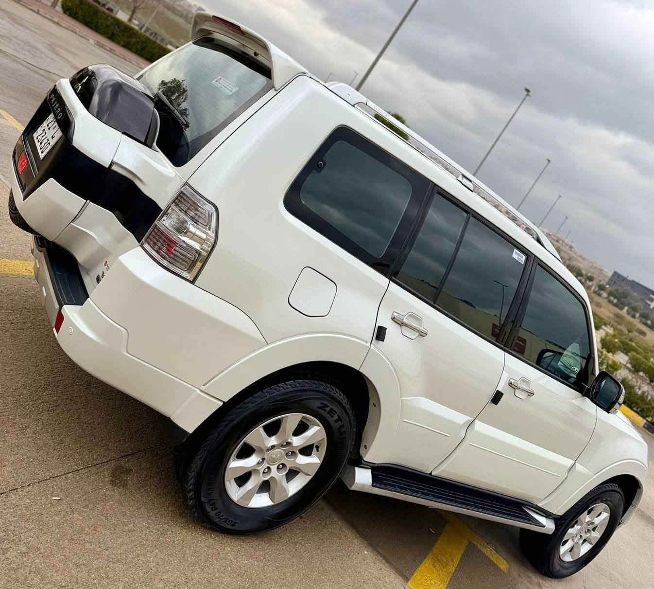 ميتسوبيشي باجيرو حبتور ياباني اصلي حجم مكينة 3500 V6 موديل 2017 المسافة المقطوعة 61 الف كم بشرط فحص سيرفز كامل بالشركة السيارة كفالة عامة بدون صبغ تعديل حوادث كفالة
جديدة كلش نظافة 100%
 قطعة نادرة
رقم سليمانية جديد هزه براد لوحات كلها جديدة
موقع السيارة السليمانية

🛑 السعر سوي تعليق يصل مباشرة 🤖 

المواصفات
لد امامي
كلوب ضباب
حساس خلفي
كامرة
7 راكب
صاجات
دبل اكسل 4X4
تحكمات سترين
ثلاجة
نظام مانع انزلاق
لايت عدسة
شاشة
منفذ طاقة 220 واط
مريات كهربائية
مريات اتو قلابة
مريات ترحيب
تبريد منفصل
تبريد مركزي
شاشة نظام
دشبول ليزري
مراية عاكسة
ستم نيكل كامل بلادي ذهبي
لايت كهربائية
لايت زنون عالي ناصي
بلوجكتر LED
اغراض الشركة سبير كتلوك كلها موجودة

رقم صاحب السيارة ***********
