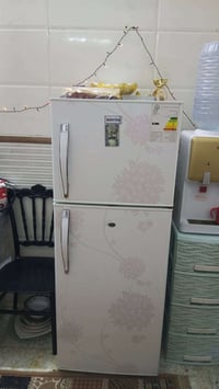 ثلاجة • 10 قدم • نظيفه