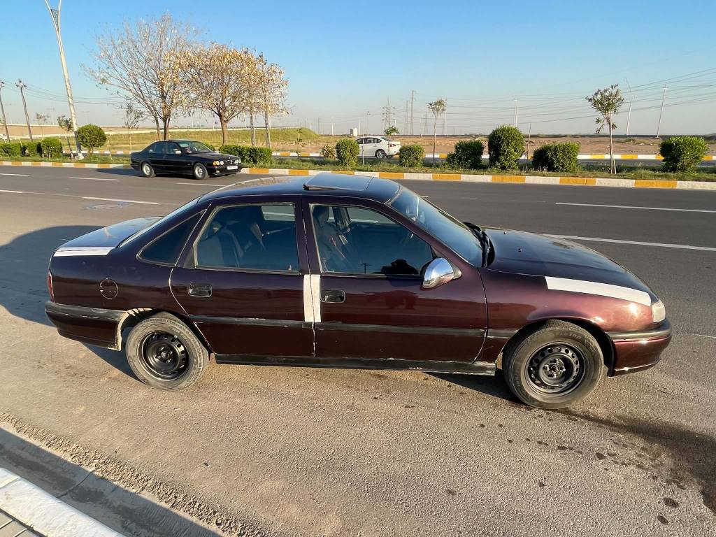 ئوبل فيكترا مووديل 1993محرك 18سنويه 29مسبوخ عام بدون خياس بدون ضريه كير محرك بشرط  صدر بشرط سياره بدون نواقص سياره جاهز ***********
*********** كركوك, العراق
