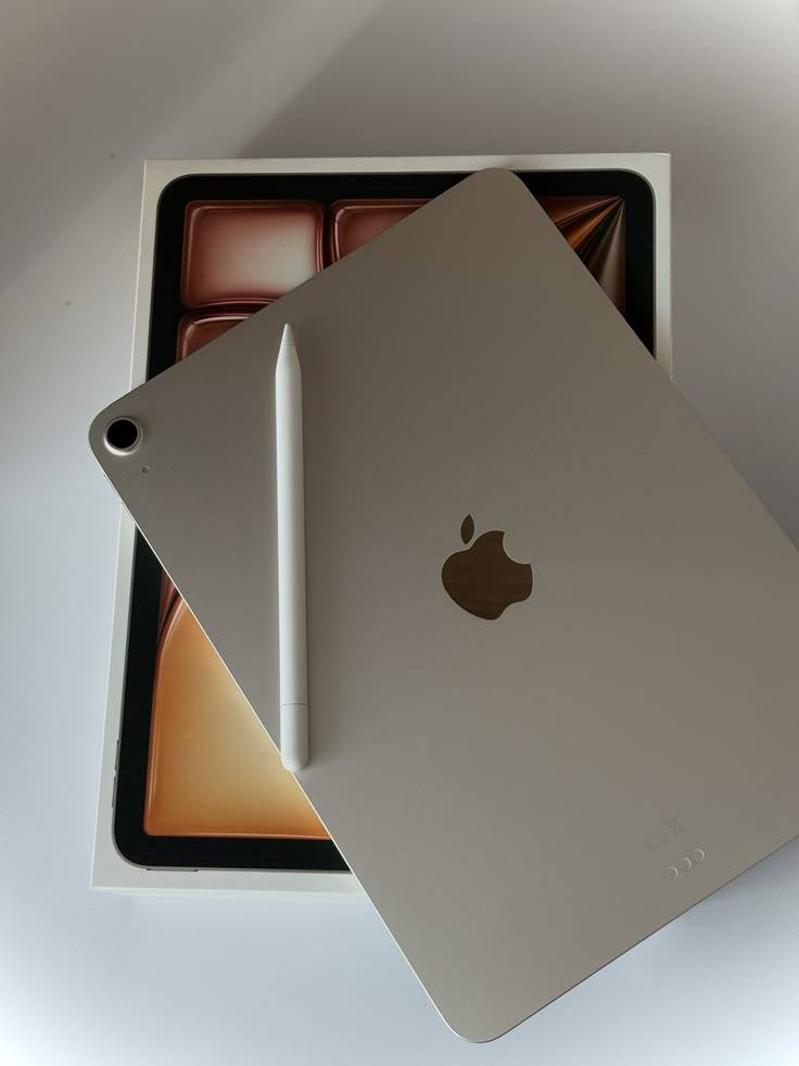 🔥 للبيع | iPad Air 2025 – M3 🔥
جهاز نظيف ومميز، أداء قوي وسريع بفضل معالج M3، مناسب للدراسة، الشغل، التصميم، والمشاهدة. 
📱 الموديل: iPad Air 2025 (M3)
💾 السعة: (256G)
📶 النسخة: (Wi-Fi / Wi-Fi + Cellular)
🎨 اللون: (الفضي)
🔋 البطارية: ممتازة 100%
📦 الملحقات: (كرتون / شاحن اصلي / قلم )
🧾 الضمان: (موجود)
📍 الموقع: (اربيل)
💰 السعر: (750الف)
✨ الجهاز مستخدم شي قليل نضيف صفر وخالي من المشاكل. والاستفسار خاص 📩


**إذا كنت صاحب هذا الإعلان وتريد حذفه لأي سبب، رجاءا أرسل رسالة إلى الدعم الفني**
