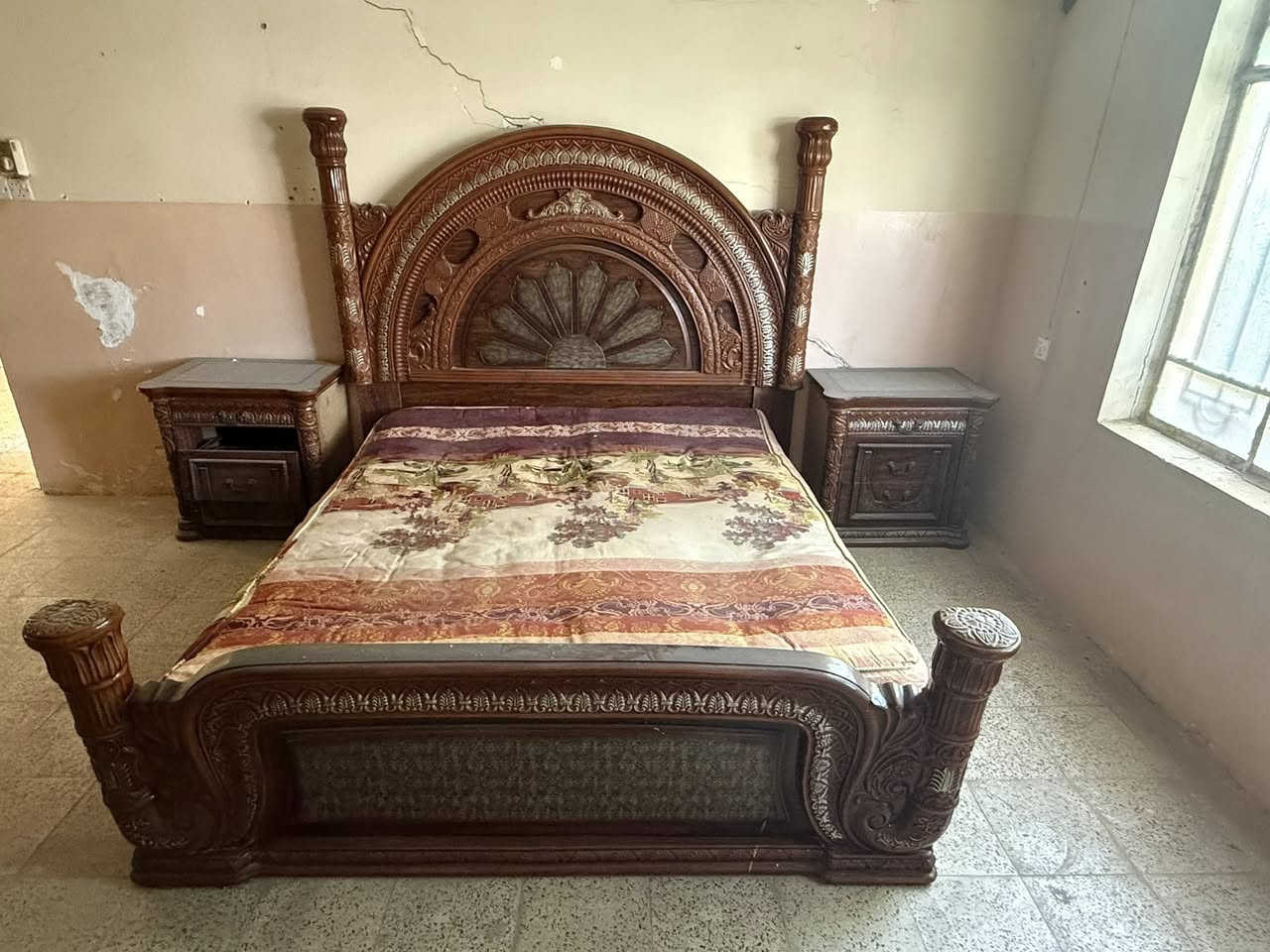 سلام عليكم غرفة ماليزي للبيع السعر ٥٠٠للاتصال او المراسلة  ***********
