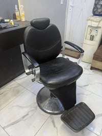 كرسي حلاقه للبيع السعر عل خاص 07726987874