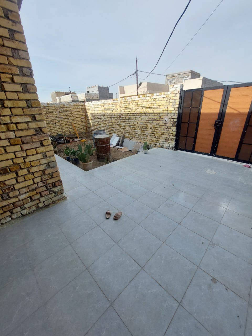 دار سكن للبيع ٢٠٠م طابو زراعي كوت حي الحكيم نزلت الوائلية غرفتين نوم وصالة ومطبخ واستقبال قريب على الشارع الصب قرب المدرسه نقص بية ستارة البيتونة صب مرقم من قبل البلديةالسعر٦٣ وقابل للتفاوض للإستفسار الاتصال على *********** أو مراجعة مكتب دلالية الروان
