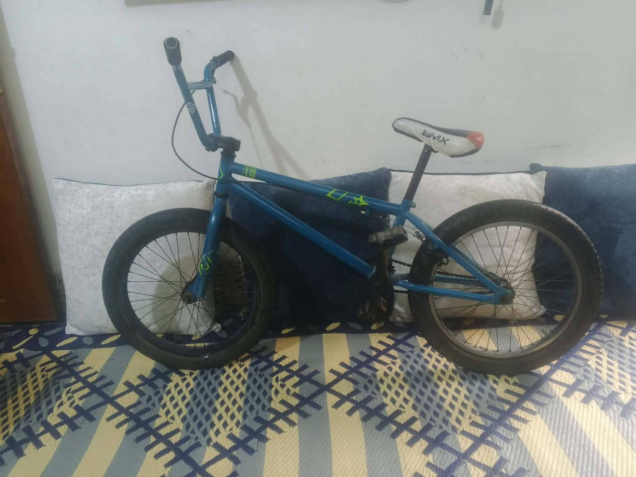بايسكل اصلي ماركه BMX
 قطعه نضيفه لون مميز بسعر 125وبي مجال بسيط


**إذا كنت صاحب هذا الإعلان وتريد حذفه لأي سبب، رجاءا أرسل رسالة إلى الدعم الفني**