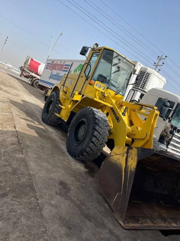 السلام عليكم شفل كاوسكي دخول جديد وصل منذ يومين ما مشتغل بالعراق موديل 2012 منفيس مكينة هينو 80 سبرنگ خلفي تخم تاير ابو البسمار مكفول كفالة عامة جاهز مابي نقص برغي السعر 4 شدات و80 المكان البصرة شط العرب ***********
