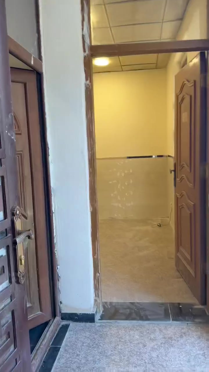 شقه للإيجار طابق ثاني 125 م كبيره غرفتين وصاله وهول وترهم ثلاثه غرف  مدخلين طرمه خارجيه بالكون امامي الاعظميه  نهايه الضباط قبل بنايه طلباتي مقابل مقهى دخان قفل الايجار 550 
***********
