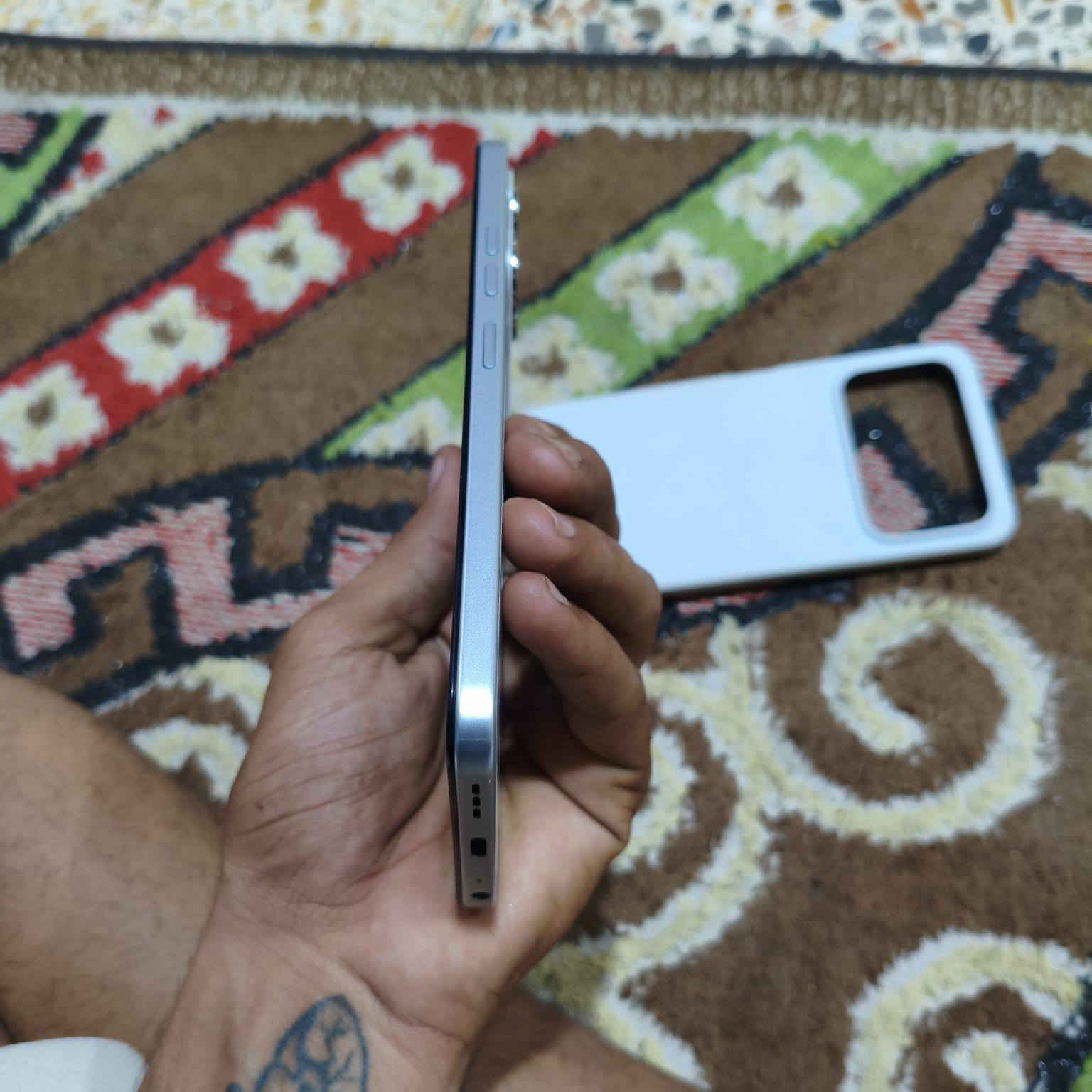 تليفون للبيع تكنو ذاكره 256 جهاز مستخدم قبل يوم مشحون مره واحده كل ملحقاته وياه السعر 240 وبي مجال المكان بصره حيانيه رقم الهاتف ***********

