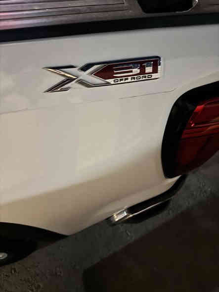 السلام عليكم 
سيارة جمسي سيرا للبيع نص فول 
سيارة جاهزة حدادية كير محرك مكفولات 
ماشية 14 الف موديل 2024سنوية بأسمي 
عنوان بغداد ***********
