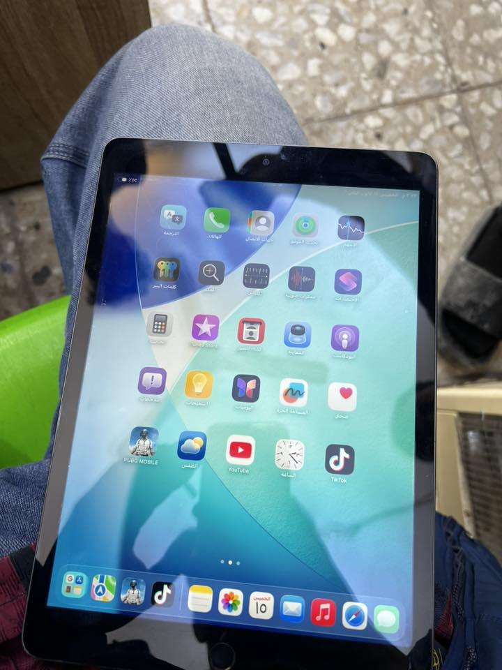 السلام عليكم ايباد 9 نضيف مبدل فقط بطاريه اصليه مال العاب ذاكرة 64 مكاني بغداد مدينه الصدر قرب الاورفلي للتواصل واتس ***********
